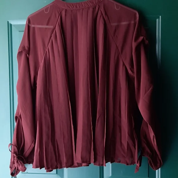 Flowy blouse NWOT - Picture 2 of 7